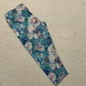 Canah OS Capri Floral Leggings